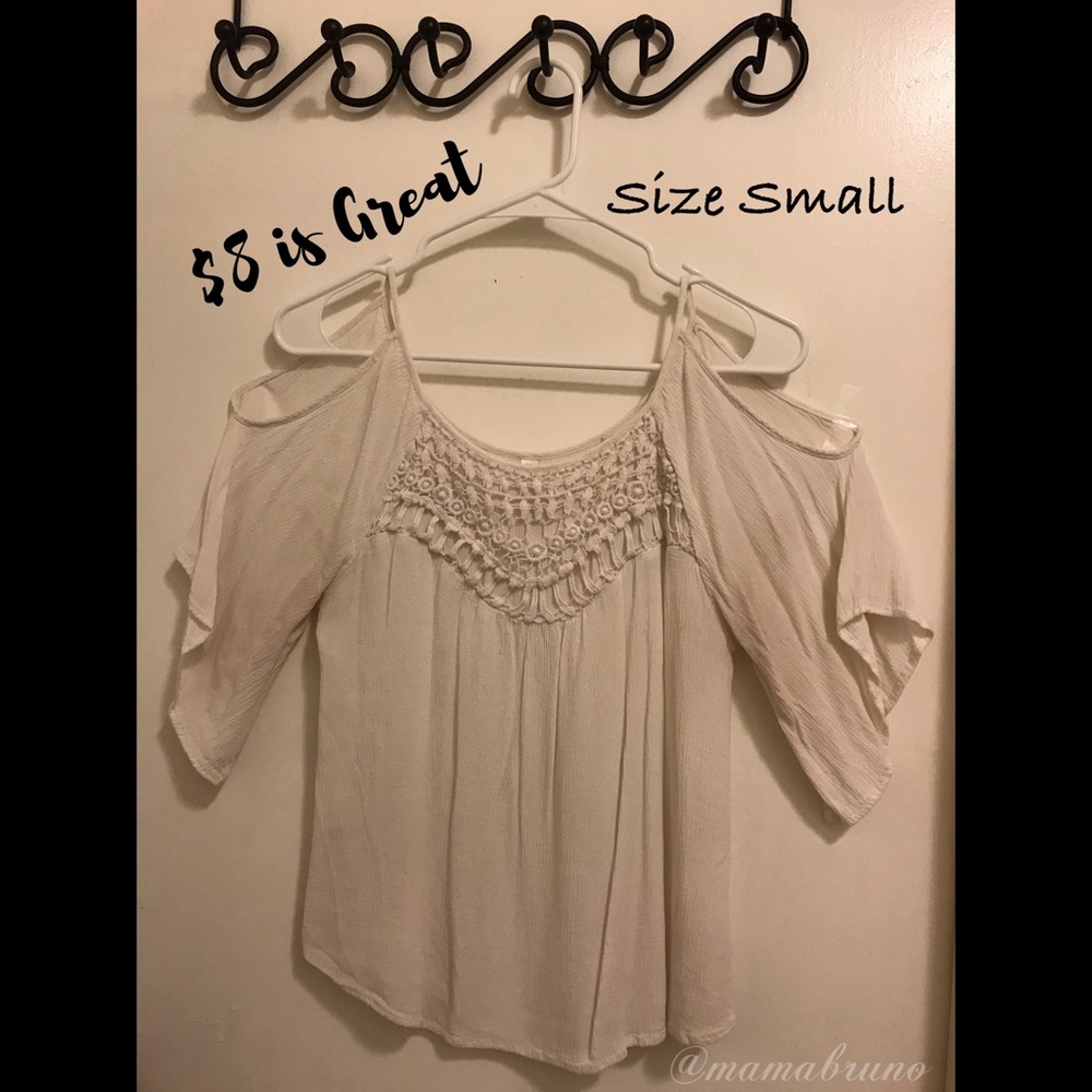 ▪️Flow Blouse with Peek-a-Boo Shoulders▪️